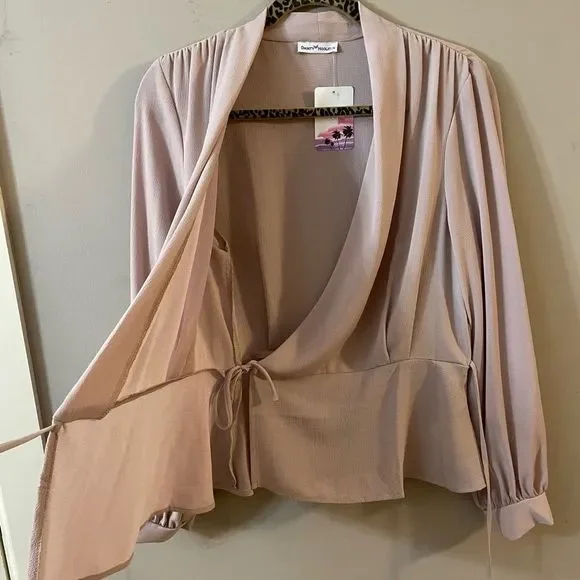 NWT Dainty Hooligan Smooth Talker Blush Wrap Blouse LARGE - Picture 7 of 11
